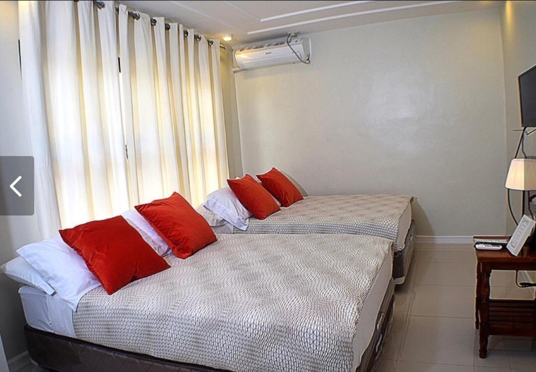 The Guest House Laoag Exterior photo
